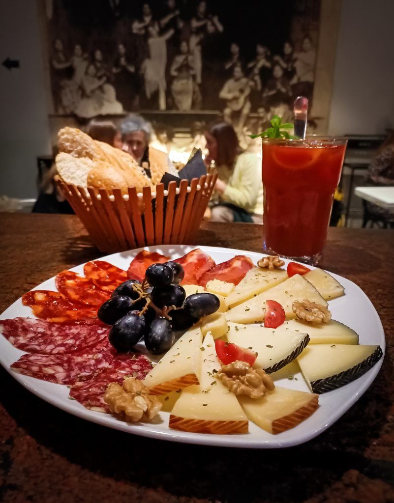 Surtido ibérico tablao flamenco café ziryab madrid
