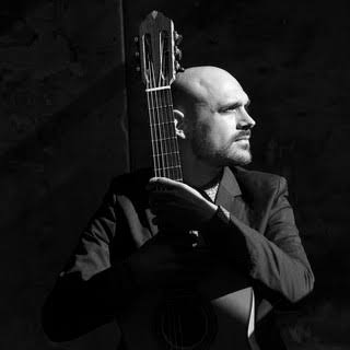 Liam Howarth, guitarra